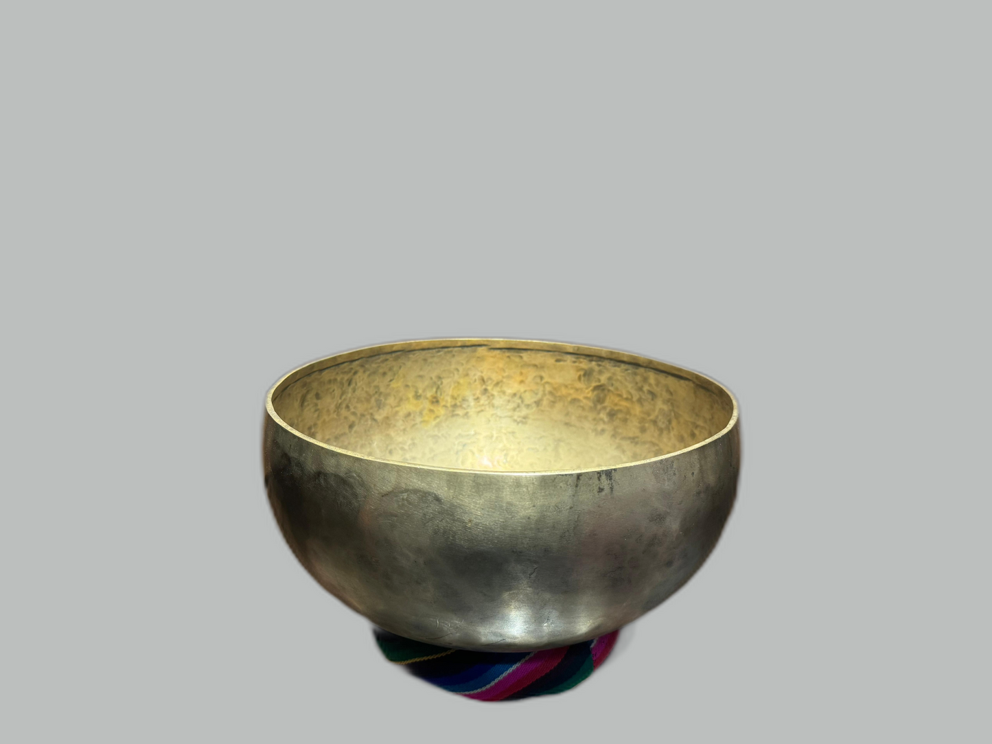 Himalayan Singing Bowl | 26cm | G Frequency