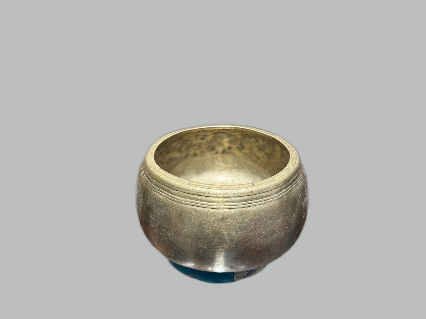Antique Singing Bowl | 17cm | D Frequency