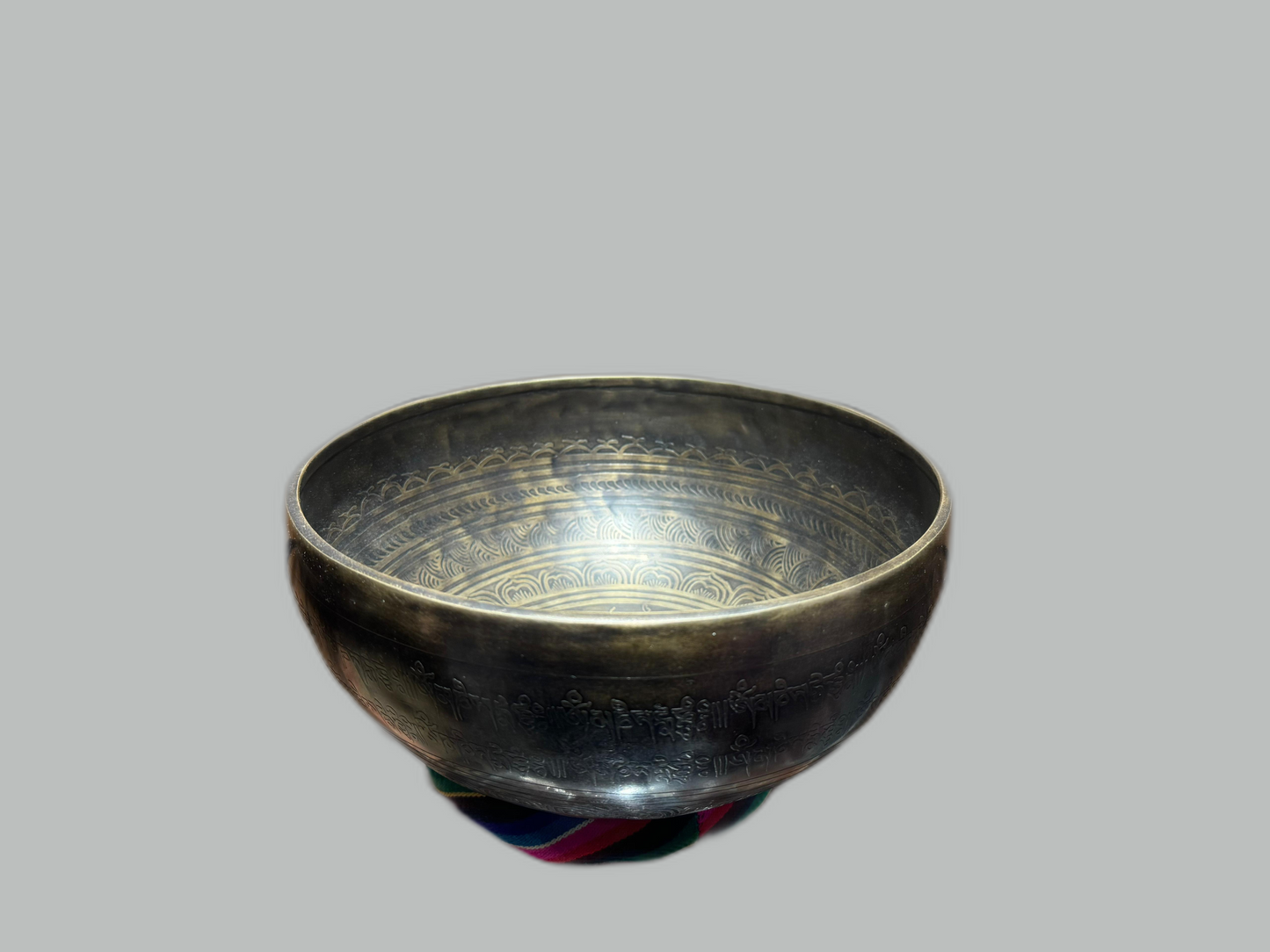 Tibetan Singing Bowl | 25cm | C Frequency