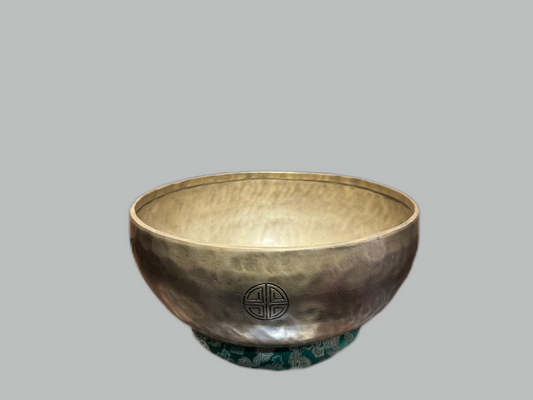 Himalayan Singing Bowl | 25cm | C Frequency