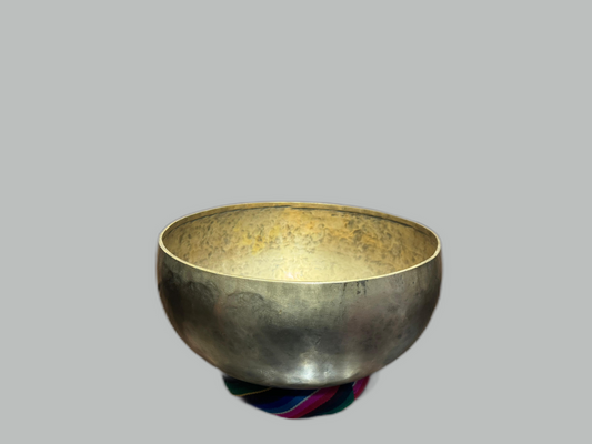 Himalayan Singing Bowl | 26cm | G Frequency