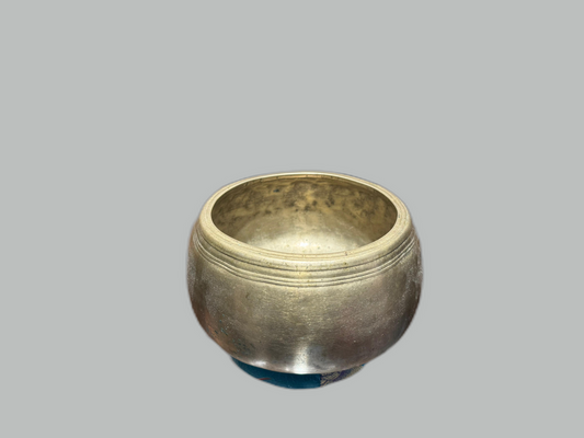 Antique Singing Bowl | 17cm | D Frequency