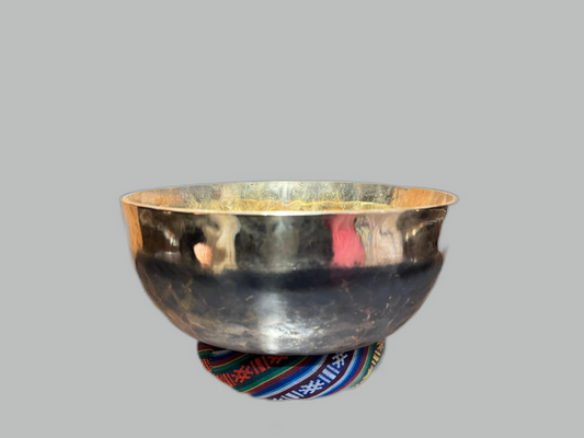 Antique Singing Bowl | 24cm | E Frequency